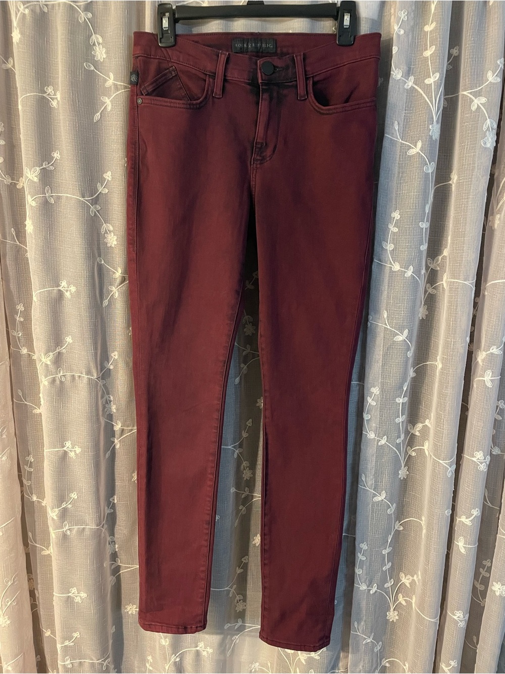 Rock & Republic Skinny Jeans in Burgundy Red
